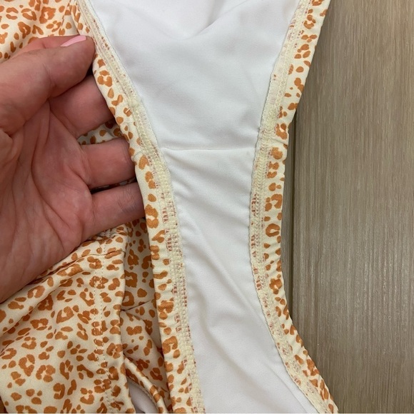 Tularosa Giamina One Piece in Orange Leopard Size L - Picture 6 of 8